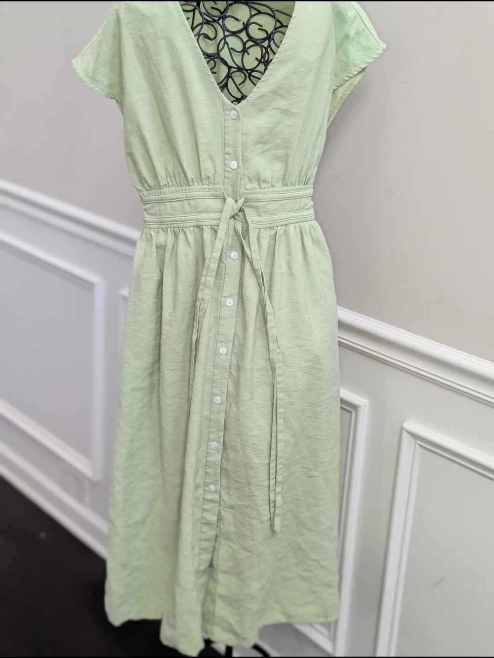 Light Green Button-Front Midi Dress with Waist Tie